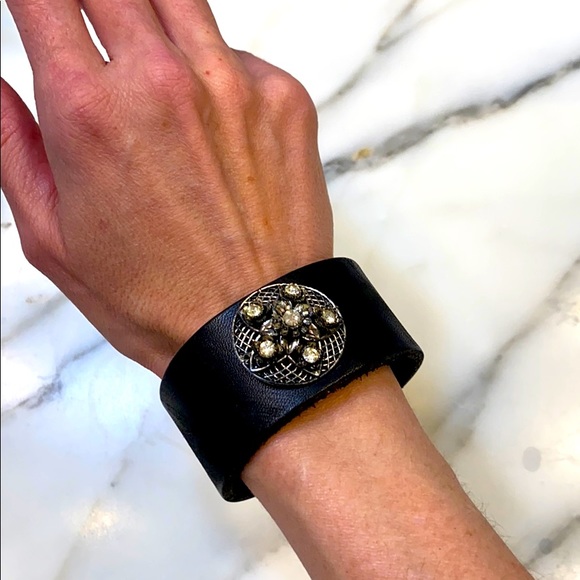 NWOT handmade leather bracelet with brooch - Picture 2 of 6